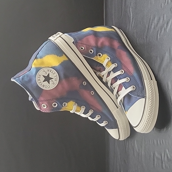 Converse High Top Brand new. - Picture 2 of 14